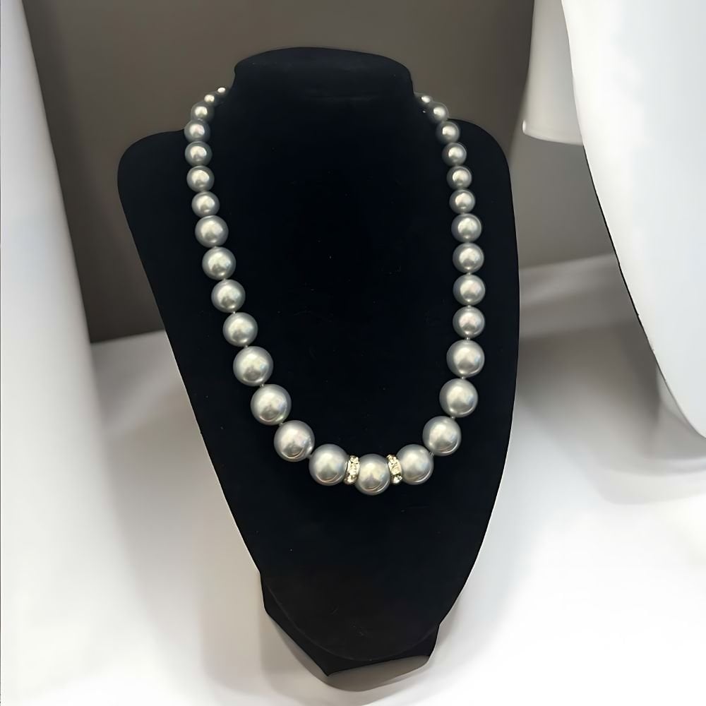 Amoureuse Grey South Sea Shell Pearl Necklace